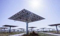 Torresol Energy Gemasolar, Spanien Ansicht vom Boden bei Sonnenuntergang